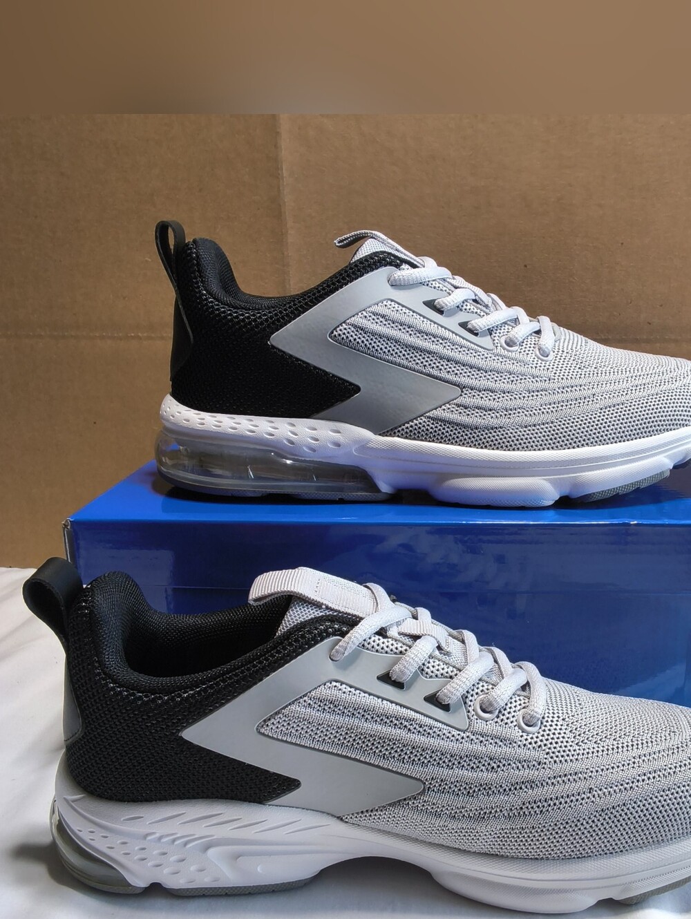 JERKO Men’s Gray/Black Athletic Sneakers New in Box
